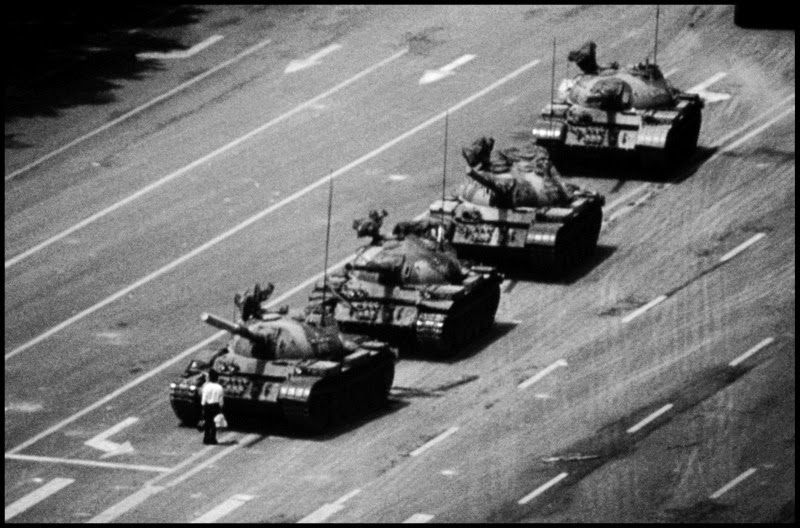 the-tank-man-stopping-the-column-of-t59-tanks-tiananmen-square-beijing-china-4-june-1989-1-c31709.jpg