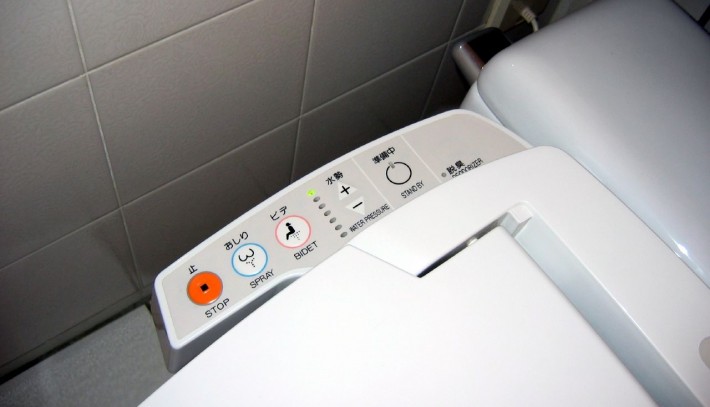Japanese-Toilet-Buttons.jpg