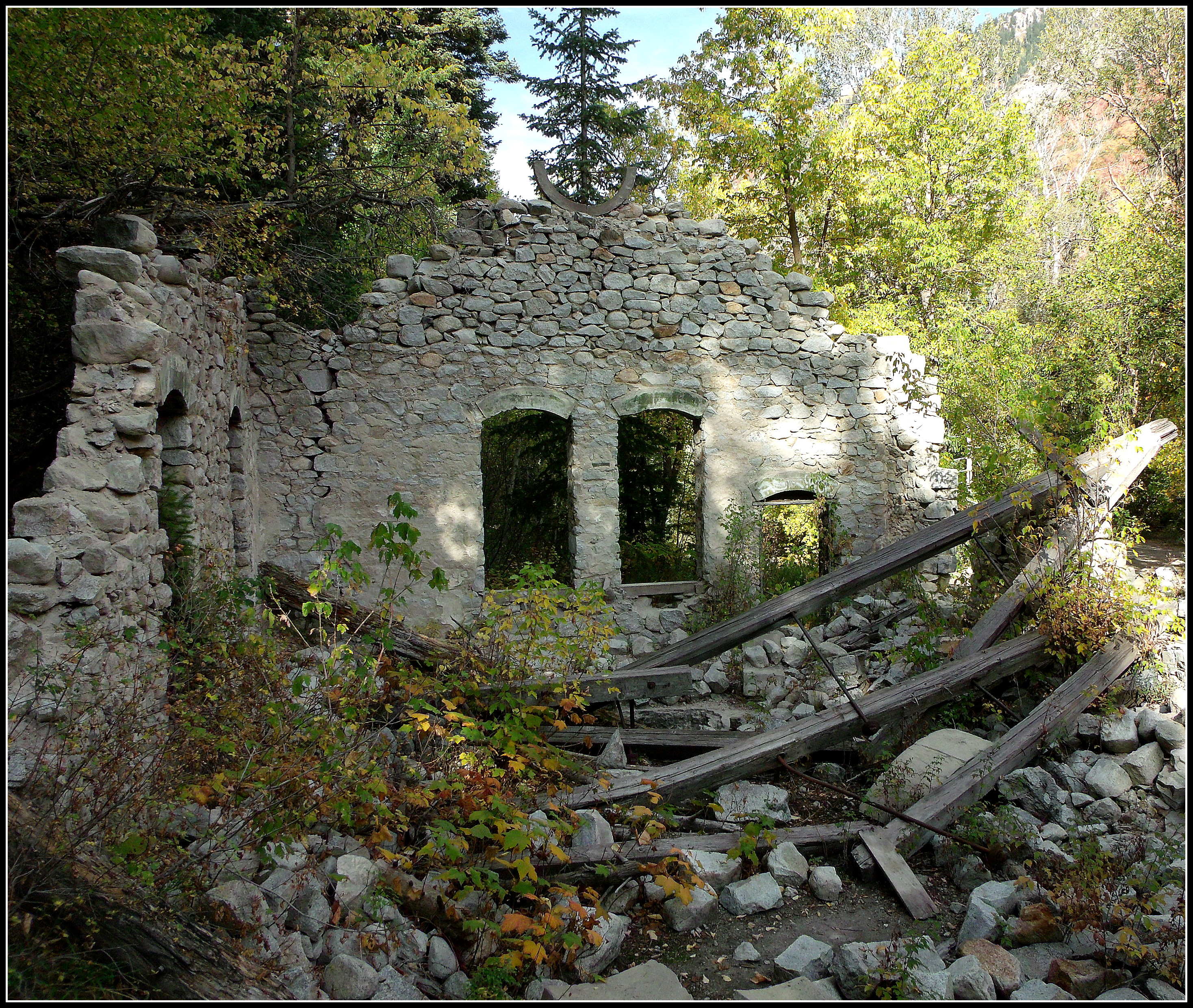 little-cottonwood-canyon-ruins-front-and-south-side-wall.jpg