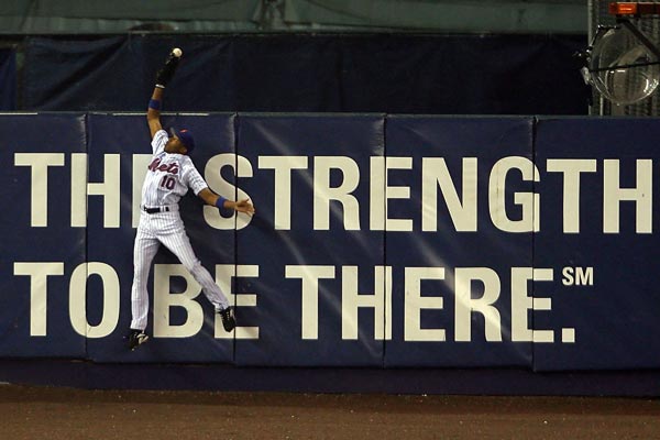 endy_chavez_catch.jpg