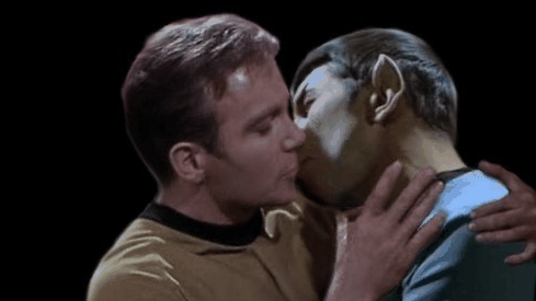 Kiss-spirk-29670118-489-275.gif