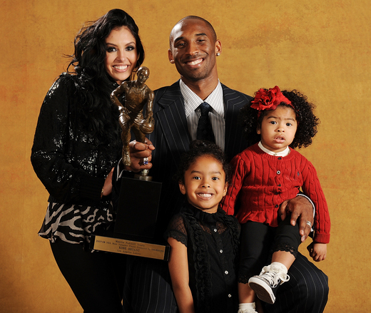Kobe_and_family.jpg