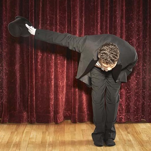male_performer_bowing_onstage_bld007714.jpg