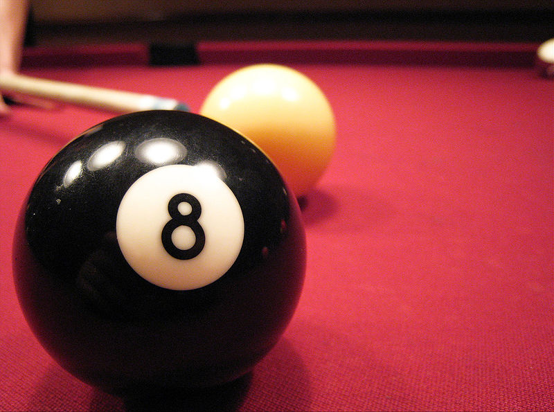800px-8-Ball.jpg