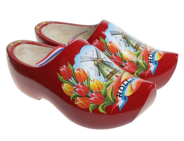 DutchClogsModelRedTulip_sm-636x488.jpg