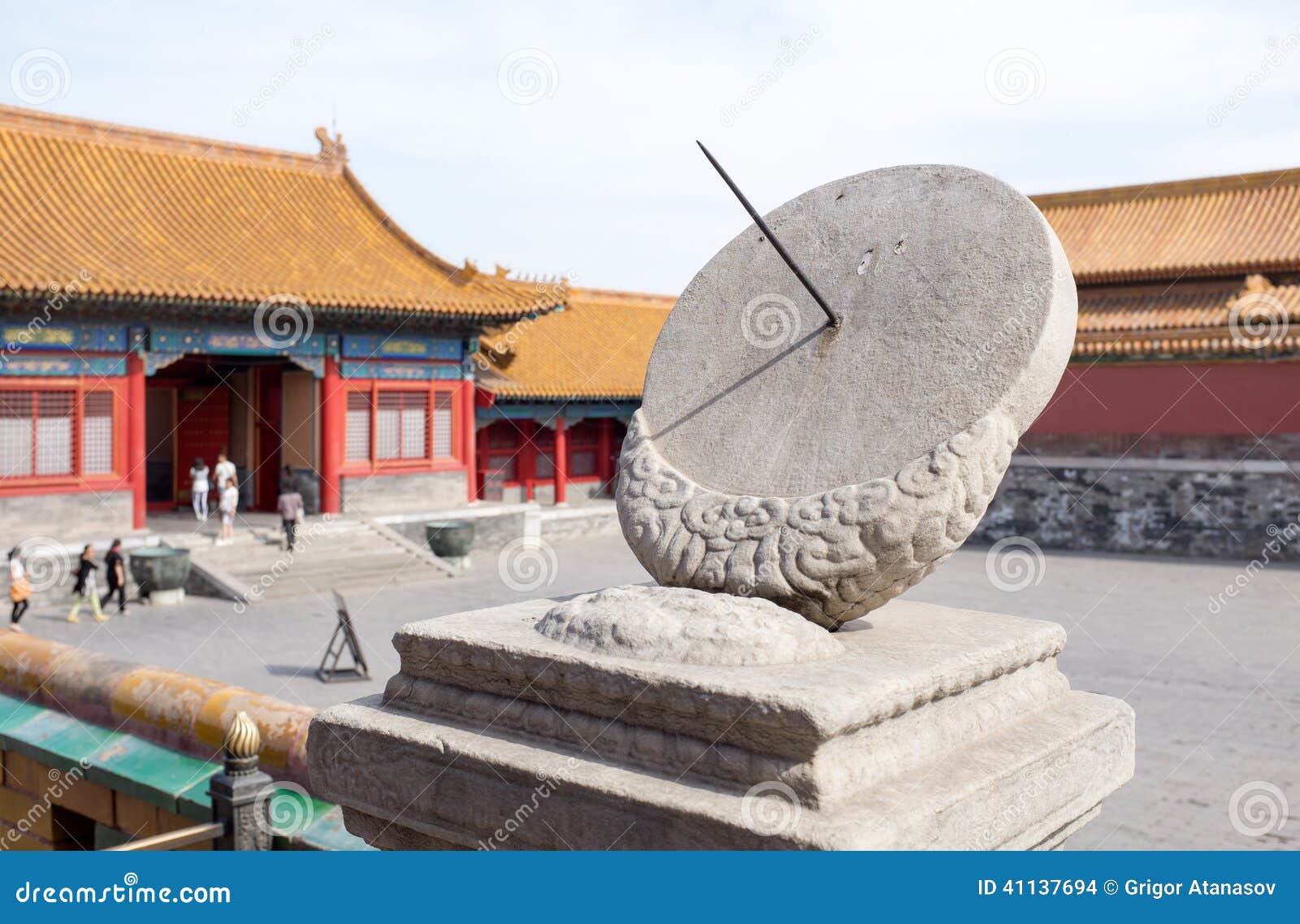 circular-stone-sundial-forbidden-city-beijing-41137694.jpg