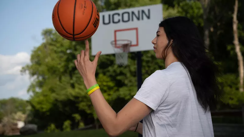 uconnhuskies.com