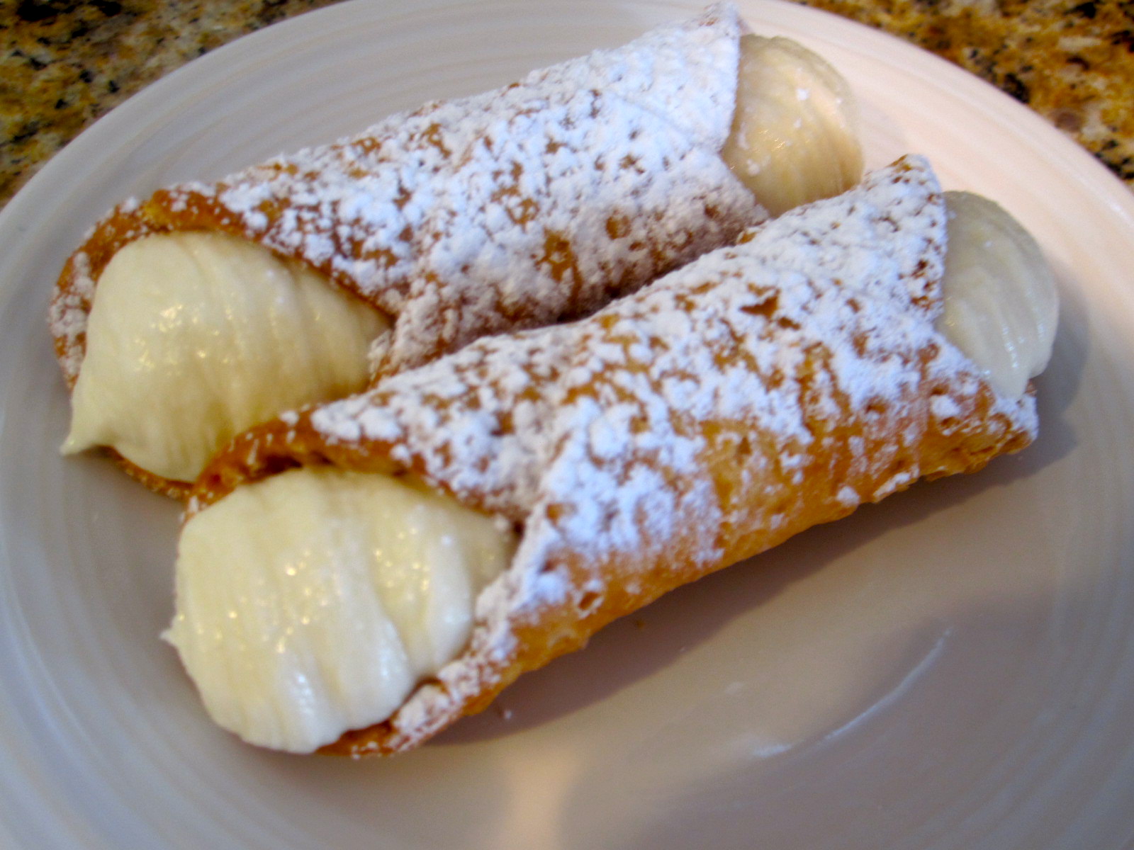 cannolis1.jpg