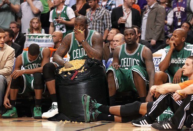 shaq-eating-popcorn.jpg