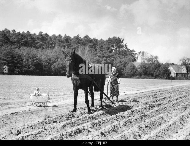 woman-plowing-1940-cpj102.jpg
