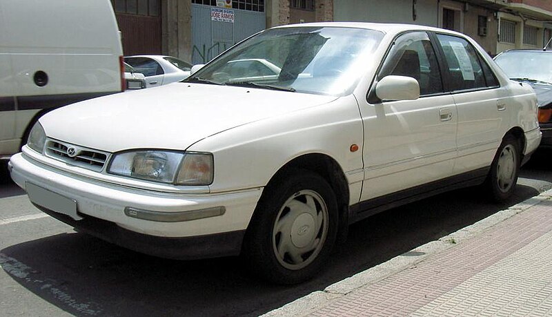 800px-Hyundai.Lantra1993.jpg