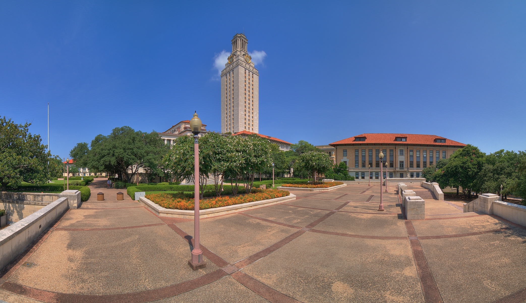 University%20of%20Texas%20at%20Austin,%20Tower%20from%20East%20Mall.jpg