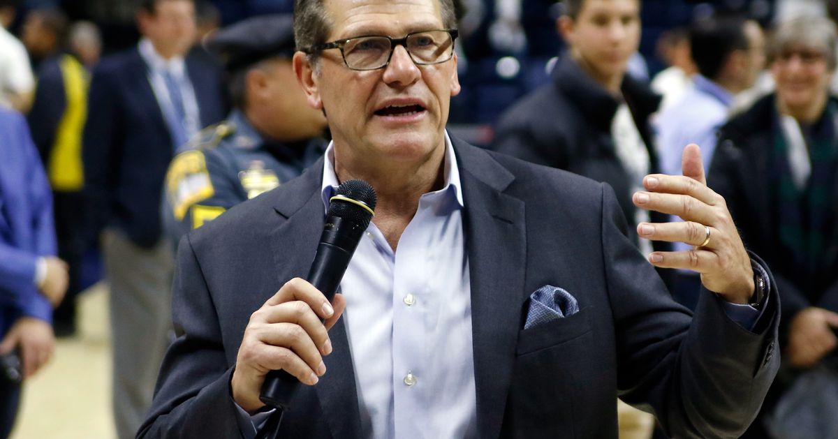 GenoAuriemmaPostgame100.JPG