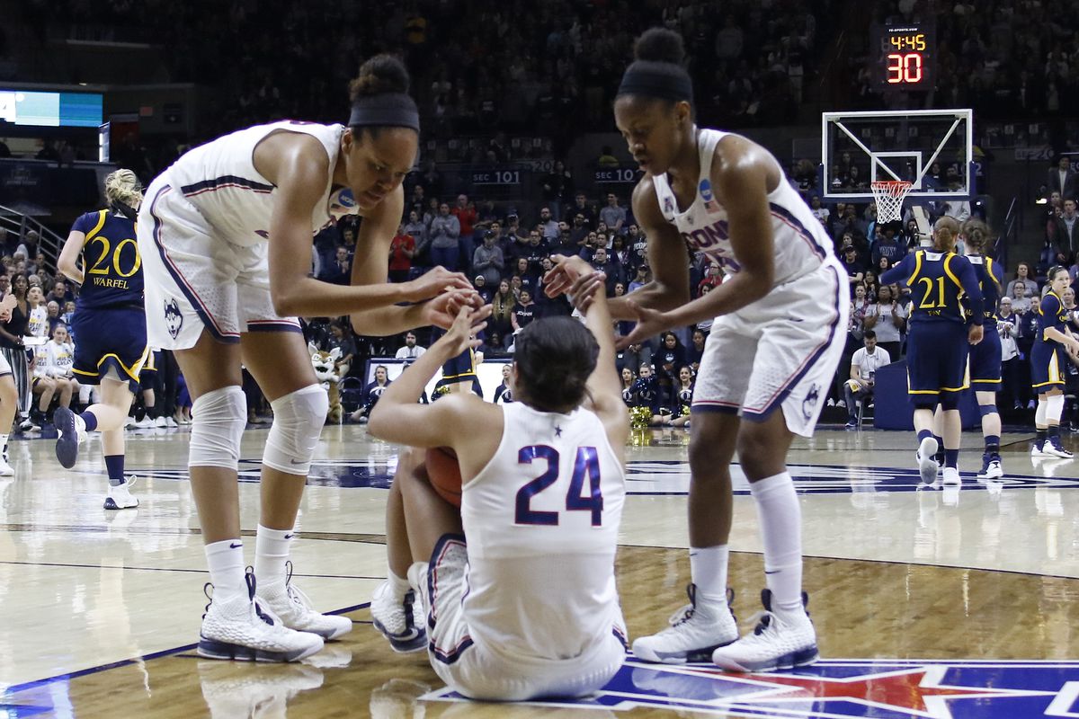 2018_NCAA_Tournament_Second_Round__Quinnipiac_Bobcats_vs_UConn_Huskies_118.0.jpeg