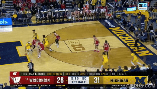 Michigan-Wisconsin-Reed-dribble-out-of-double-and-then-attacks.gif